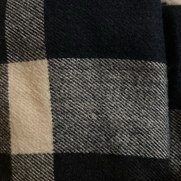 Plush Ultra Soft Plaid Scarf, BNIB - Picture 4 of 4